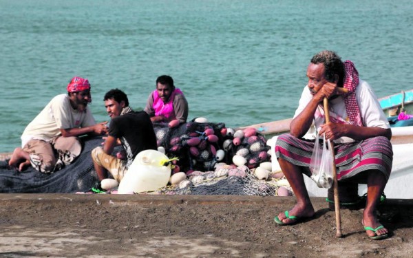 صيادون يمنيون: «سافيز» الإيرانية مصدر «الموت» بالبحر الأحمر