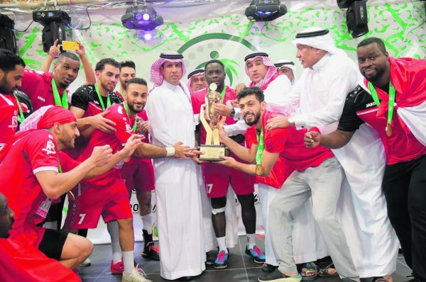 «أبناء مكة».. فرسان من ذهب