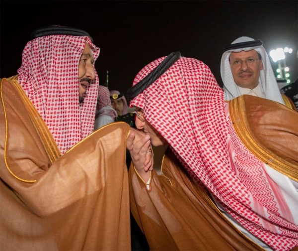 خادم الحرمين يغادر الرياض متوجهاً إلى جدة