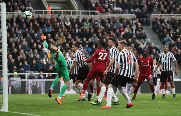 «ليفربول» يحافظ على آماله في اللقب بهزيمة «نيوكاسل»