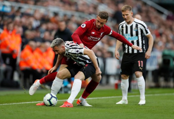 «ليفربول» يحافظ على آماله في اللقب بهزيمة «نيوكاسل»