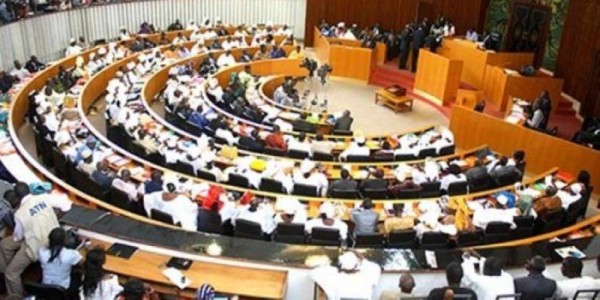 السنغال تصادق على تعديل الدستور