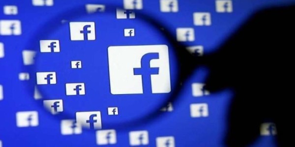 لماذا حذفت فيسبوك حسابات صحفيين وسياسيين أمريكيين؟