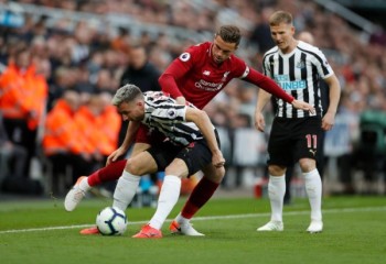 «ليفربول» يحافظ على آماله في اللقب بهزيمة «نيوكاسل»