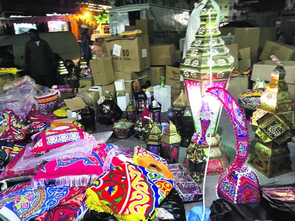 «فانوس رمضان» يزين شوارع ومحلات جدة