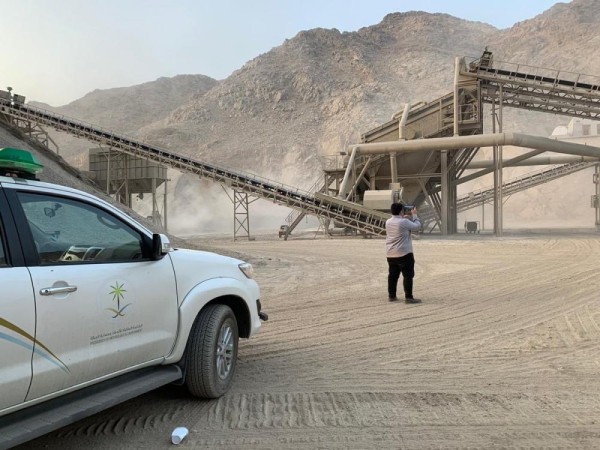 «التفتيش البيئي» يخالف إحدى الكسارات بالمدينة المنورة