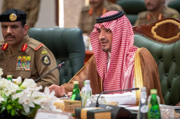 وزير الداخلية يطلع على الخطة الأمنية للعمرة