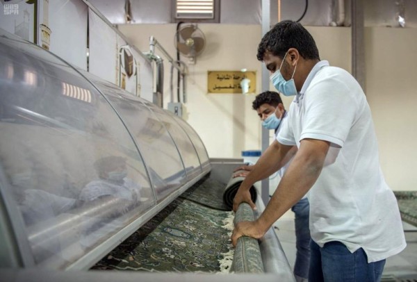 بالصور .. قصة سجاد المسجد الحرام  فى 40 عاماً 