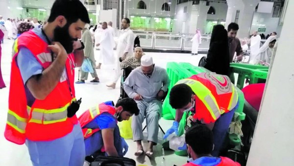 700 متطوع لخدمة المعتمرين بالحرم المكي