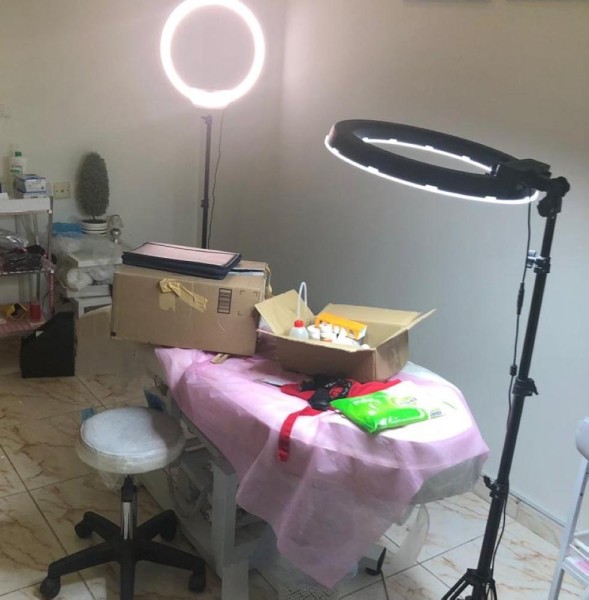 الإطاحة بوافدة تمارس «التجميل الطبي» دون ترخيص