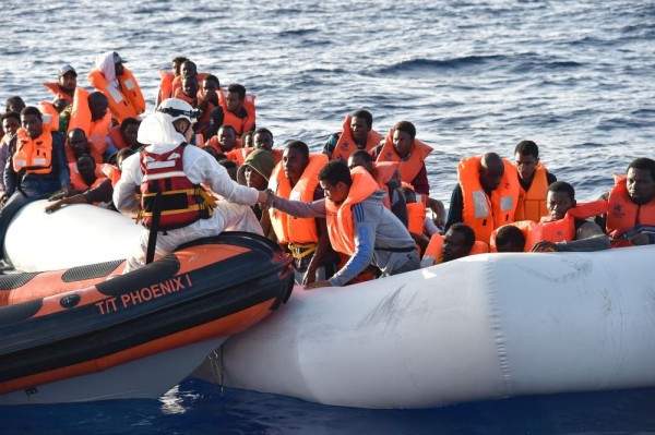 إنقاذ 140 مهاجراً غير شرعي قبالة السواحل الليبية