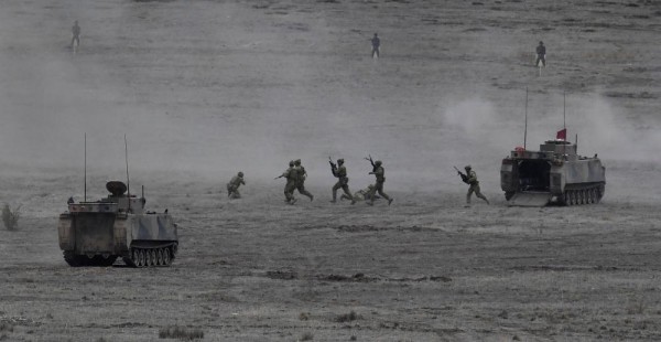 حملة اعتقالات بين اللاجئين الفلسطينيين في مخيم درعا 