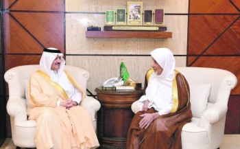 الأمير سعود بن نايف يهنئ الجبر لحصوله على جائزة الأميرة صيتة