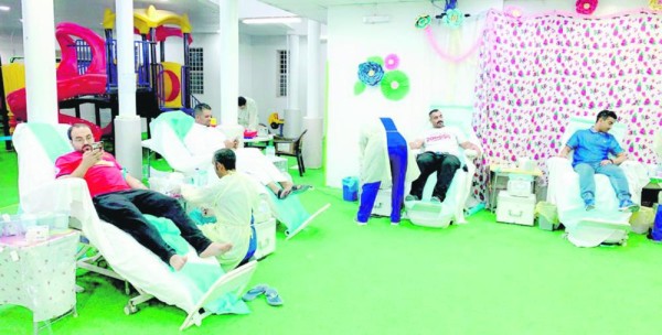 230 متبرعا بالدم في حملة رمضانية