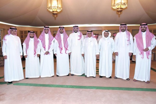 التواصل في ليالي الشهر الكريم يتجسد في «مجلس الجميح»