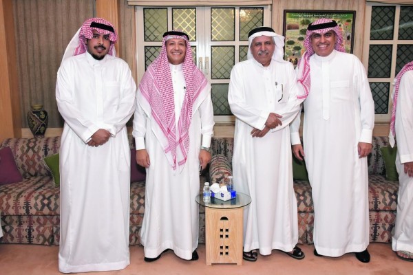 التواصل في ليالي الشهر الكريم يتجسد في «مجلس الجميح»