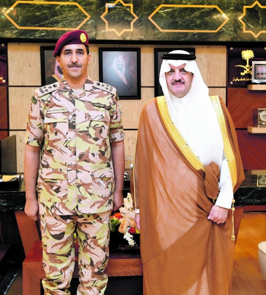 الأمير سعود بن نايف يقلد الرشيد رتبته الجديدة