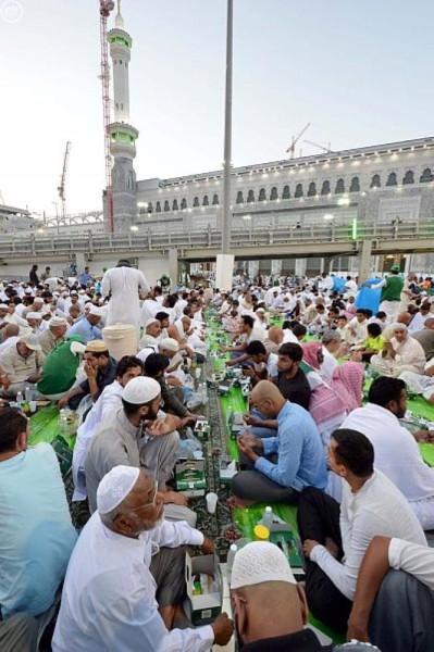 إصدار 1500 تصريح لإفطار الصائمين بالمسجد الحرام