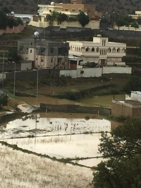 وفاة طفل.. إنقاذ 5 احتجزتهم الأمطار
