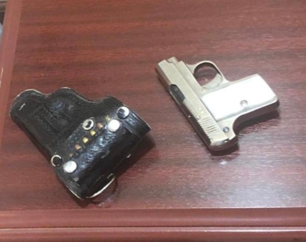 الإطاحة بمطلق النار على 
