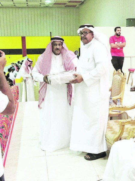تكريم الرواد يشعل أجواء «دورة سعود جاسم الرمضانية»
