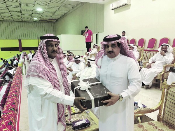 تكريم الرواد يشعل أجواء «دورة سعود جاسم الرمضانية»
