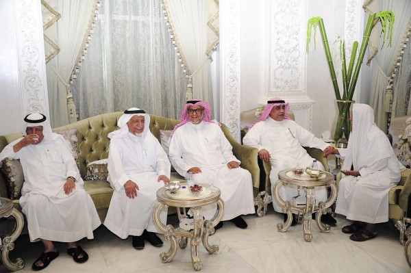«مجلس العرفج» يشيد بأهمية المجالس الرمضانية