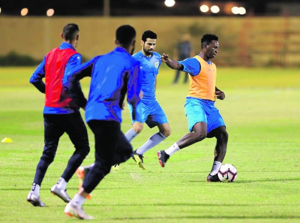 هلال يخفي أوراق الخليج قبل مواجهة الحزم