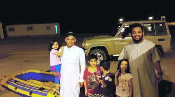 «حرس حقل» ينقذ 4 أطفال جرفهم الموج
