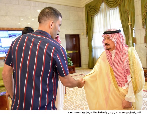 الأمير فيصل بن بندر يستقبل رئيس وأعضاء نادي النصر