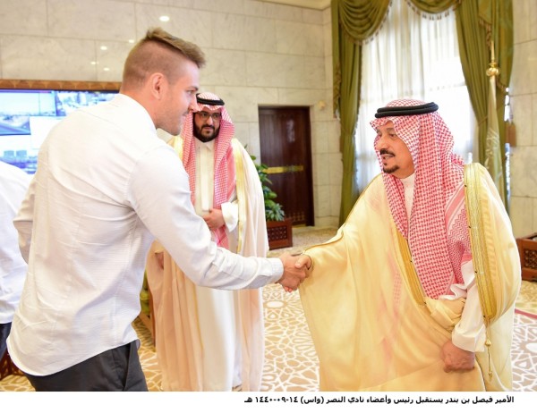 الأمير فيصل بن بندر يستقبل رئيس وأعضاء نادي النصر