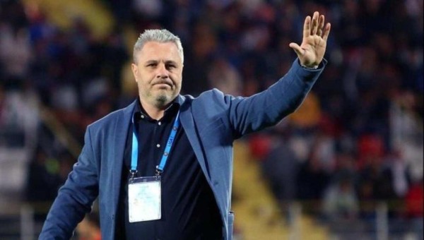 «الشباب» ينهي عقد مدربه 'سوموديكا' بالتراضي