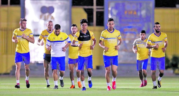 عودة النصر من المطار بعد تأجيل لقاء ذوب آهن