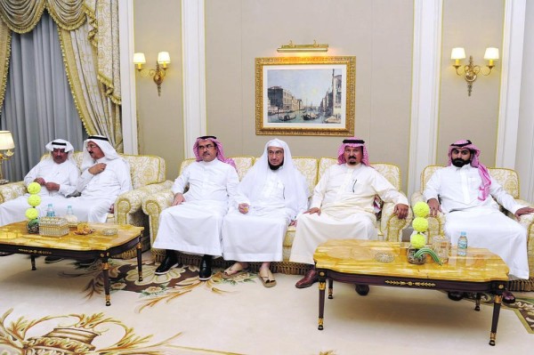 أجواء «مجلس ابن جمعة» تذكر بروحانية الشهر الفضيل