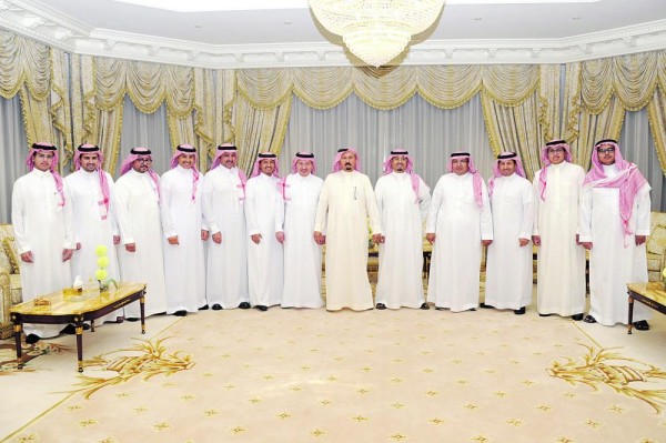 أجواء «مجلس ابن جمعة» تذكر بروحانية الشهر الفضيل
