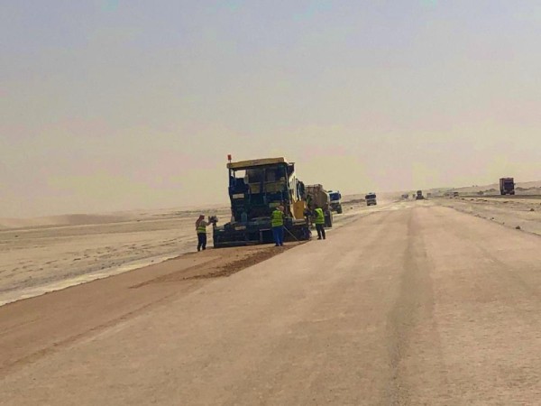 الشرقية.. بدء سفلتة طريق «الهفوف- العقير»