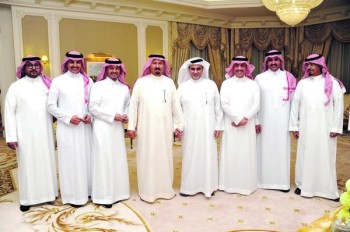 أجواء «مجلس ابن جمعة» تذكر بروحانية الشهر الفضيل