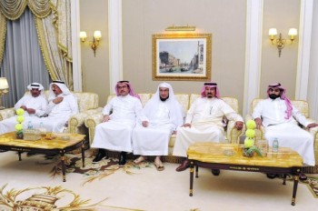 أجواء «مجلس ابن جمعة» تذكر بروحانية الشهر الفضيل