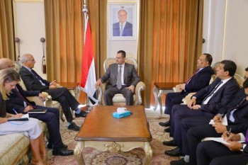 رئيس الوزراء اليمني يناقش تطورات اتفاق ستوكهولم مع سفير بريطانيا