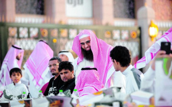 مائدة رمضانية لذوي القدرات الخاصة بالمسجد النبوي