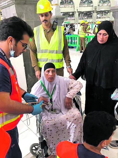 الدفاع المدني ينقذ ويسعف 2180 حالة بالمسجد الحرام