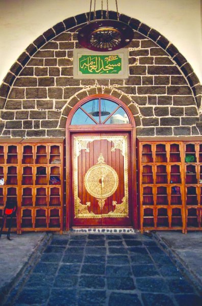 مسجد الغمامة طراز فريد من «القباب» وحجارة الحرة السوداء