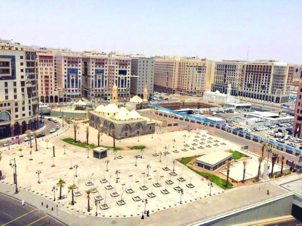 مسجد الغمامة طراز فريد من «القباب» وحجارة الحرة السوداء