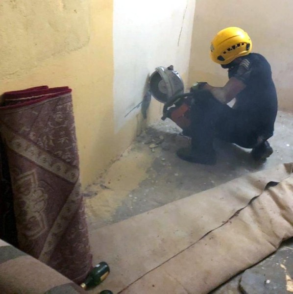احتجاز طفلة بين جدارين.. و«مدني فيفا» يتدخل