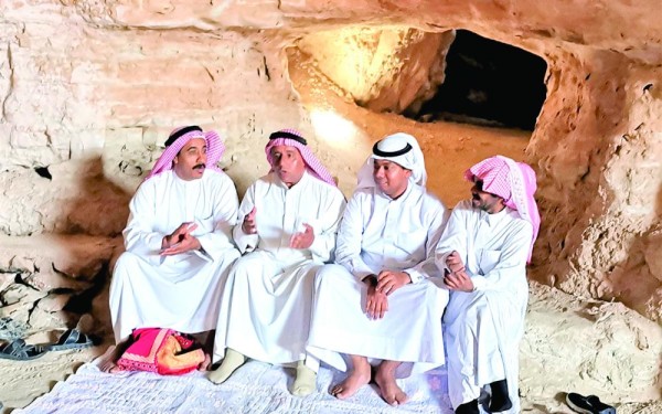 كهوف جبل القارة تختزن حكايات وأساطير الأولين