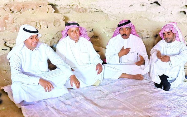 كهوف جبل القارة تختزن حكايات وأساطير الأولين