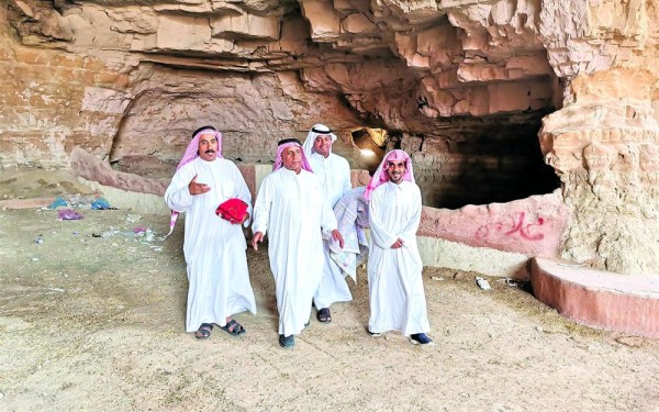 كهوف جبل القارة تختزن حكايات وأساطير الأولين