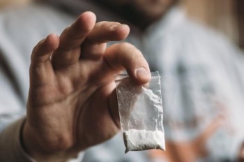 ابتلع 246 عبوة كوكايين.. مصرع يابانى على متن طائرة مكسيكية