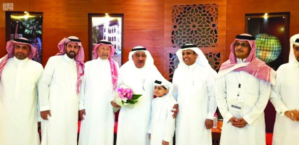 رئيس جمعية الثقافة والفنون يزور فرع جدة