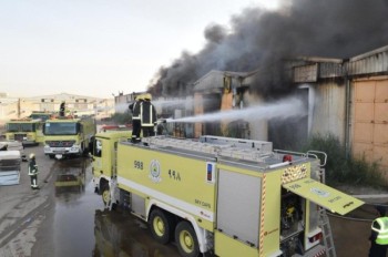 إخماد حريق في مستودعات الفيصلية بالرياض